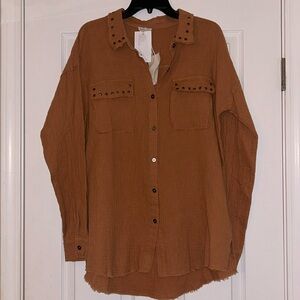 NWT Hem & Thread button up